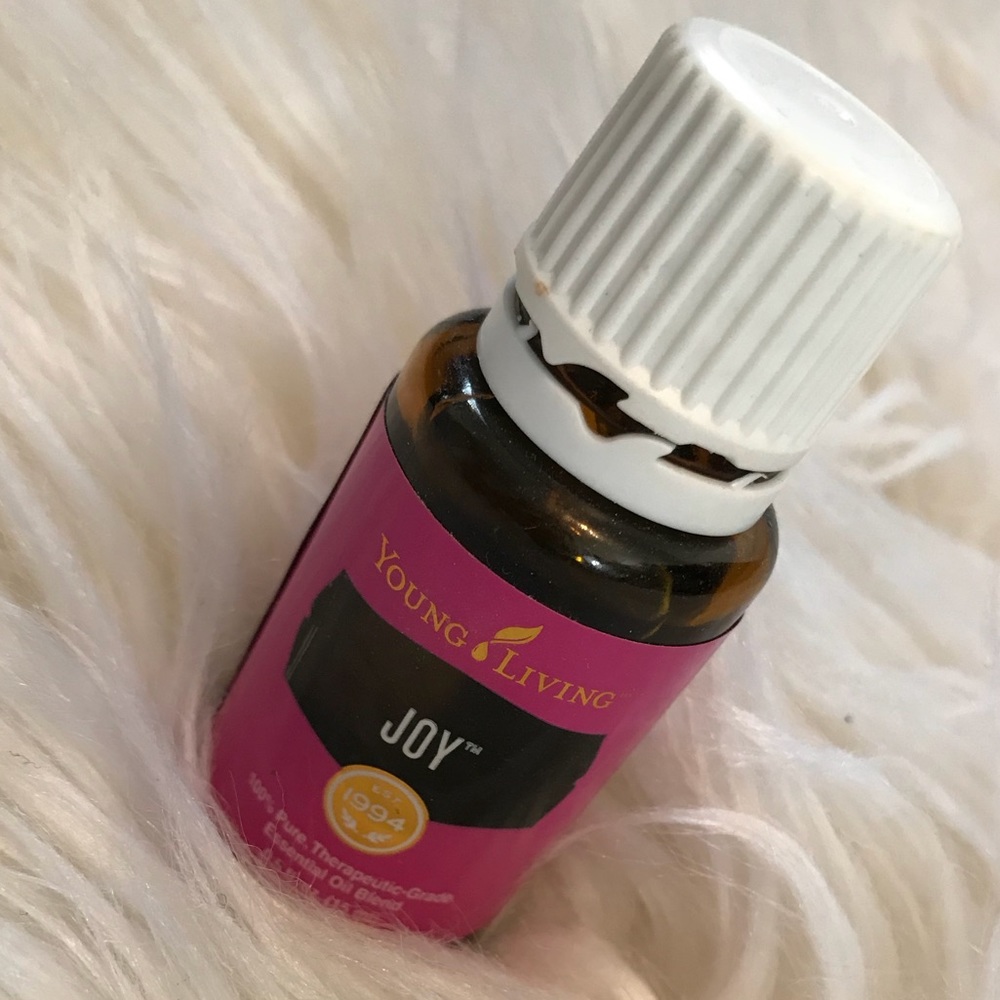 Young living essential oil •Joy•